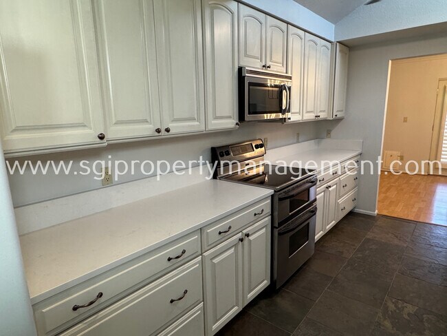 Building Photo - 1023 E Laguna Dr
