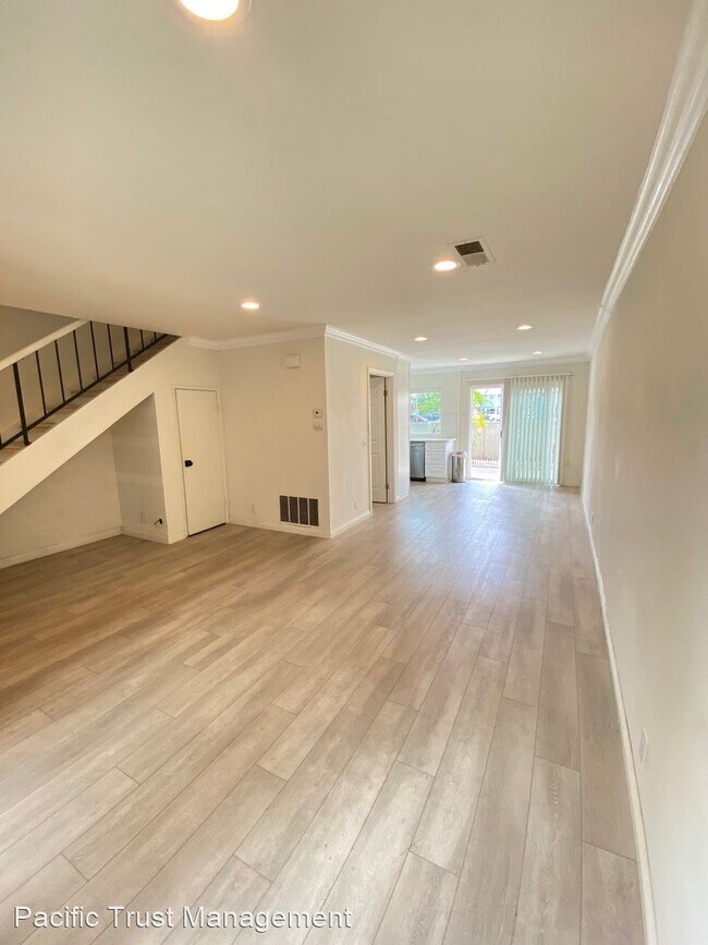 Building Photo - 2 br, 1.5 bath House - 9626 Pettswood Dr