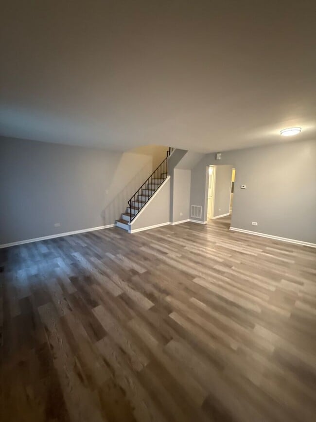 Building Photo - 1481 Andover Dr