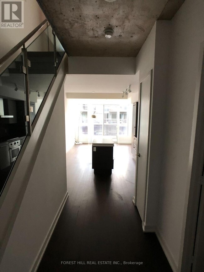 Photo du bâtiment - 1030 King St W