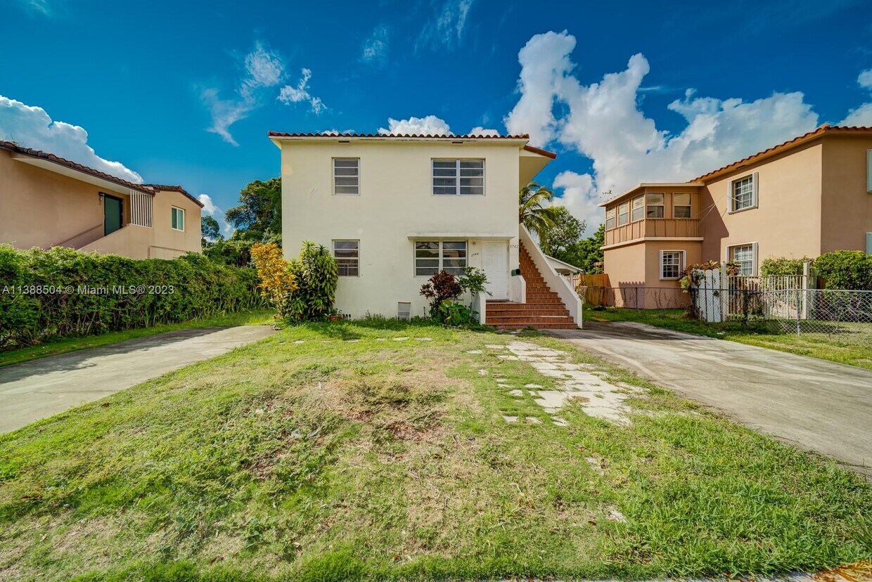 3740 SW 27th St Unit 1, Miami, FL 33134 Room for Rent in Miami, FL