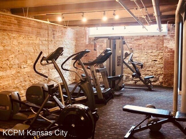 Foto del edificio - 1 br, 1 bath House - 706 Broadway #310