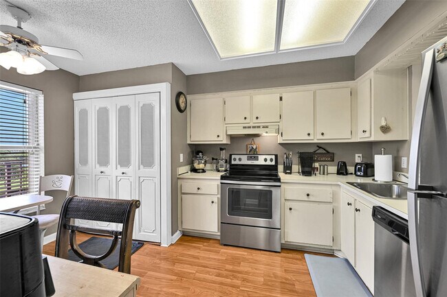 Foto del edificio - 4570 NW 18th Ave