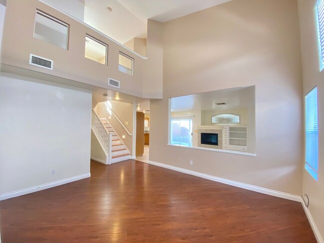 Building Photo - Wonderfully 2-story single-family house