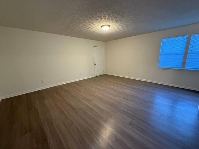 Foto del edificio - 1091/1093 Cantrell Ln