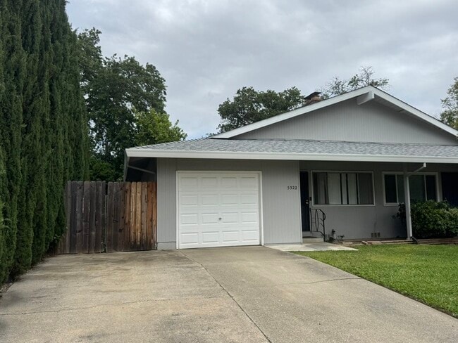 Foto del edificio - 2/2 Duplex in Fair Oaks