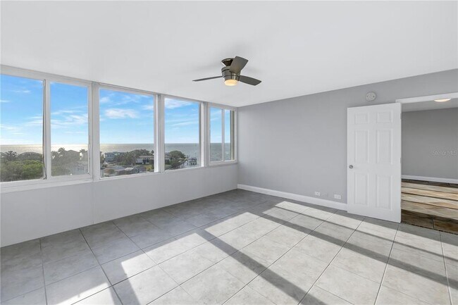 Building Photo - 1365 Snell Isle Blvd NE
