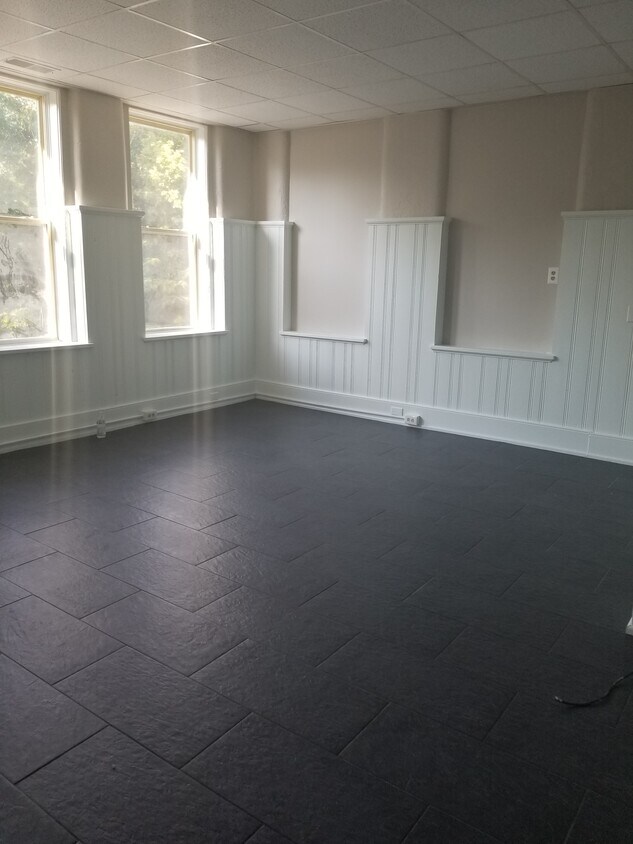 Foto principal - 220 E Main St