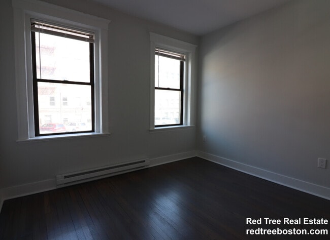 Building Photo - 81 Park Dr