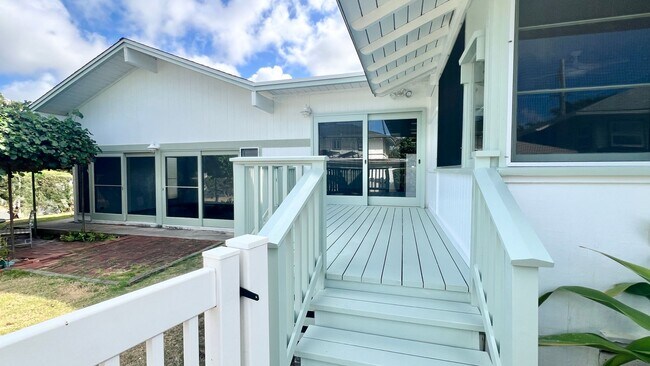 Foto del edificio - AVAILABLE NOW! PARTIALLY RENOVATED 2 BEDRO...