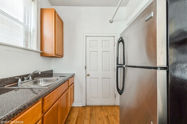 Foto del edificio - 3746 W Irving Park Rd