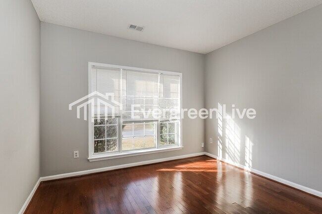 Foto del edificio - 185 Argonne Dr