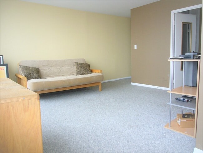 Building Photo - 6171 N Sheridan Rd