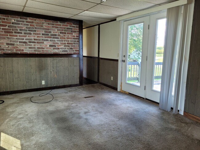Building Photo - 2 BR/1 Bath Mobile Home - $900/mo - Availa...