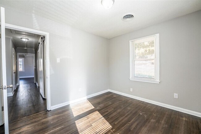 Building Photo - 1440 S Perkins Rd
