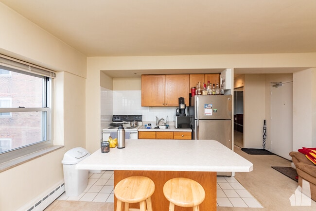 Building Photo - 4960 N Marine Dr