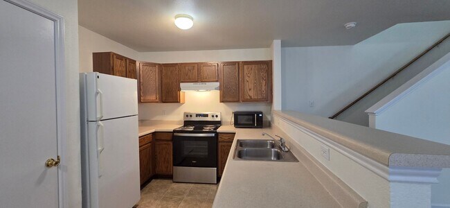 Foto del edificio - COMING SOON! 3 Bedroom Townhome Converse, TX