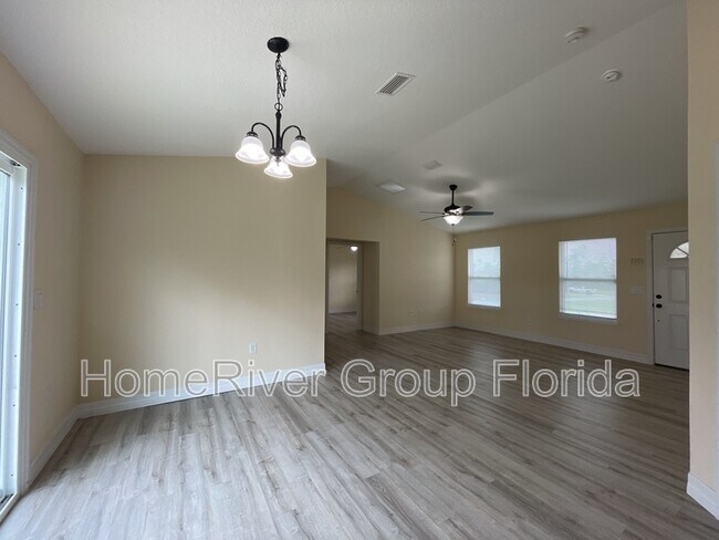 Building Photo - 16910 SW 27th Ave