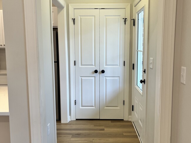 Building Photo - 216 Morningside Dr