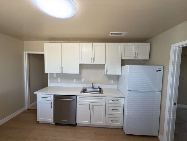 Building Photo - "Charming 4-Bedroom Home with 2 Baths in Pittsburg – Spacious 1459 Sq Ft Gem!"