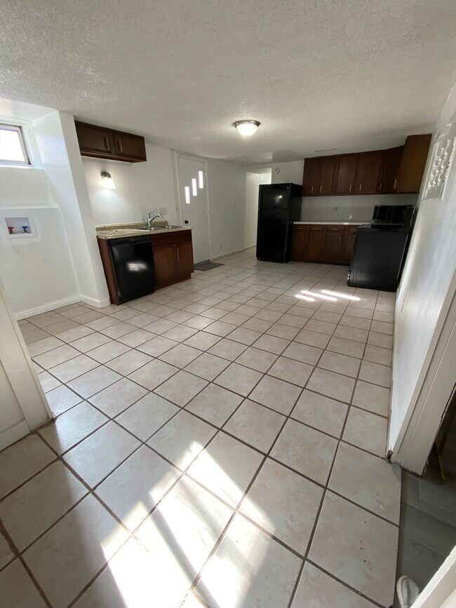 Building Photo - 1065 E 4050 S