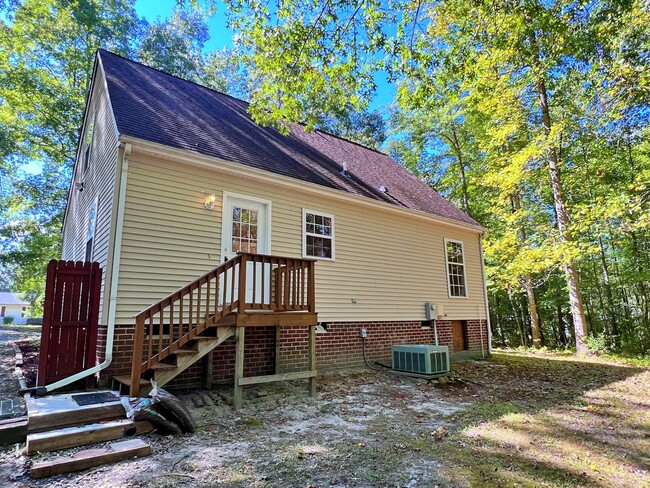 Building Photo - Cape Cod on Large Wooded Lot
