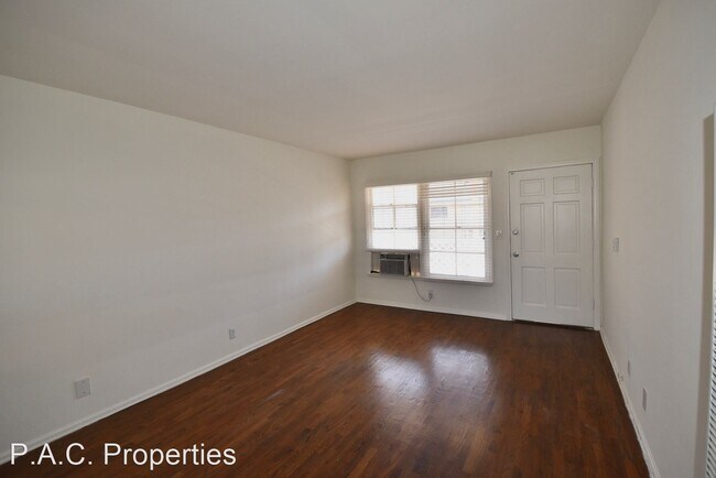 Foto del edificio - 1 br, 1 bath Apartment - 4658 Colfax Avenu...