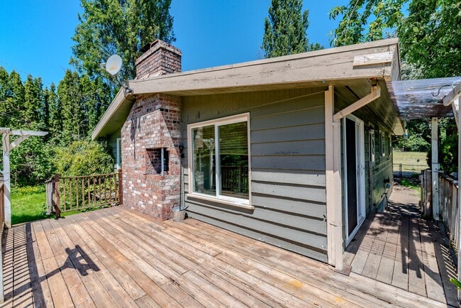 Building Photo - Aubrn 3 Bedroom on Huge Lot!