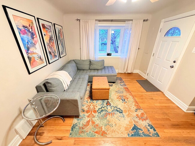 Building Photo - 2933 Ivanhoe St