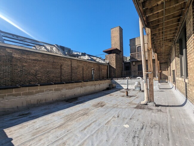 Foto del edificio - 2642 N Milwaukee Ave