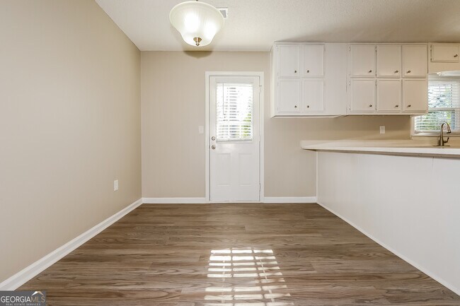 Building Photo - 105 Vesta Ct