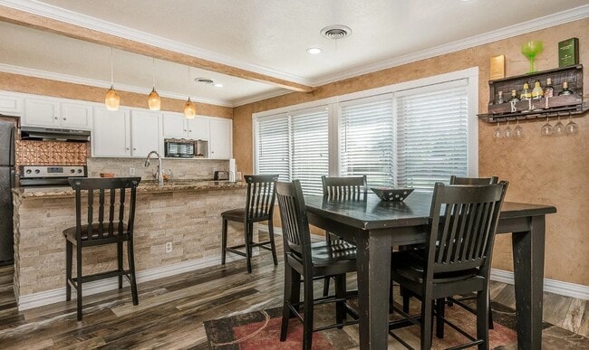 Building Photo - 3810 Kingston Rd