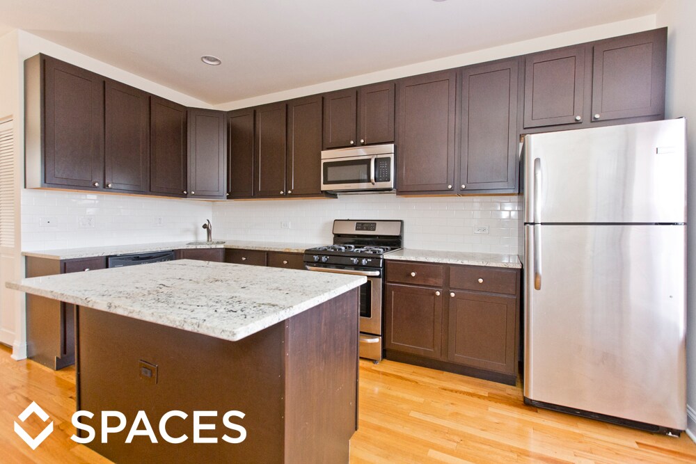 Foto principal - 1521 W Irving Park Rd