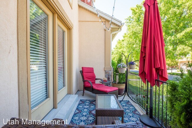 Building Photo - 2 br, 2.5 bath House - 820 North Shepard C...