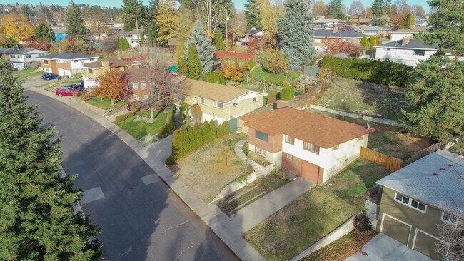 Building Photo - 3 Bed 1.5 Bath Home in Shadle neighborhood...