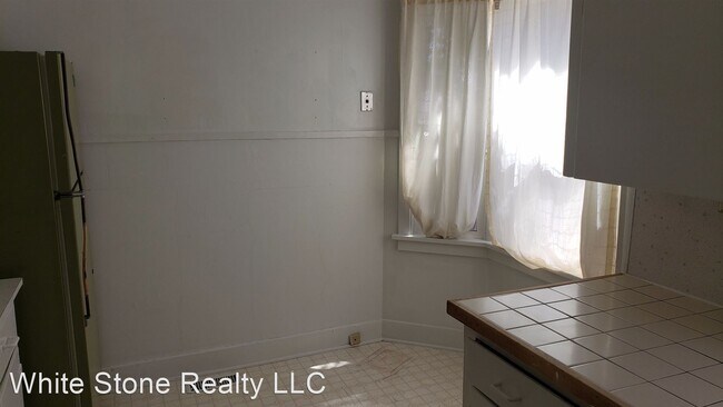 Building Photo - 2 br, 1 bath House - 821 8th Street