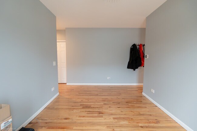 Foto del edificio - 2135 N Southport Ave