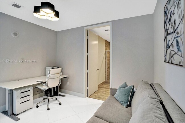 Building Photo - 16001 Collins Ave