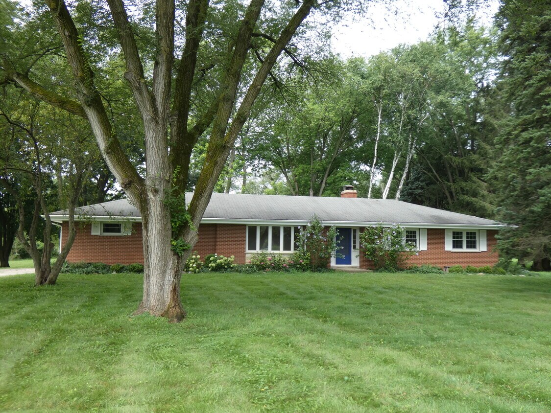 Primary Photo - 210B Braeburn Rd