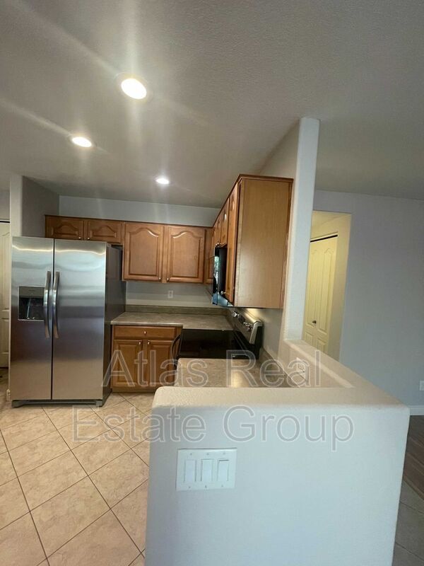 Building Photo - 374 W Jersey Way