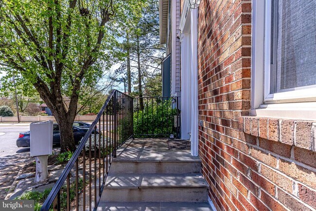 Building Photo - 2041 N Glebe Rd