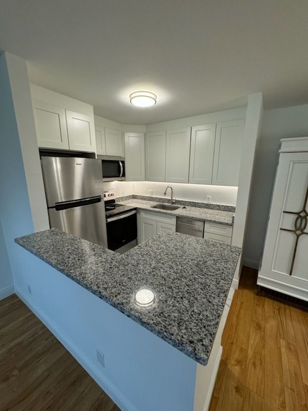 Kitchen and pantry - 75 Harwood H