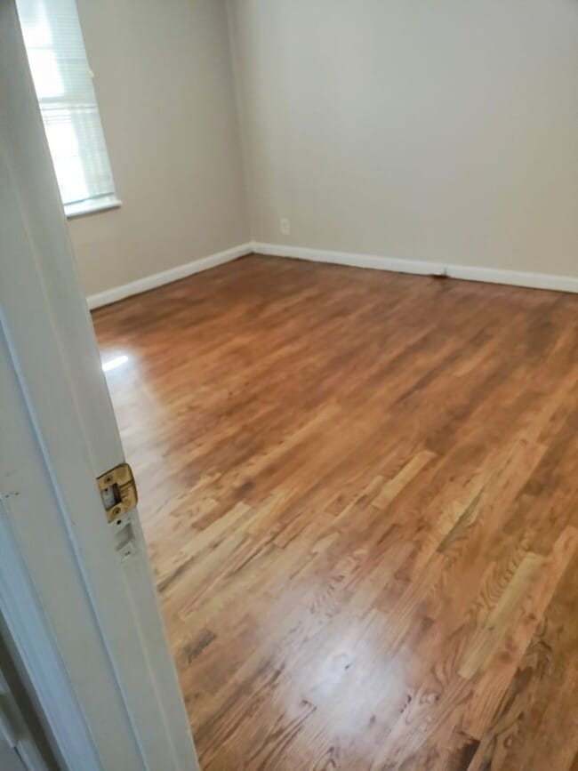 Building Photo - Adorable 3 bedroom, 1 bath home in the Mac...