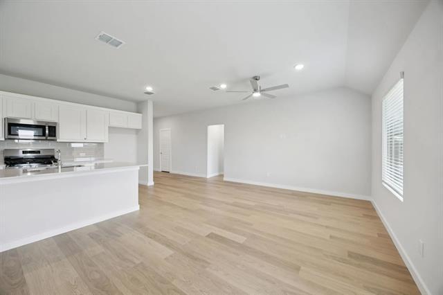 Foto del edificio - 737 Poppy Ln
