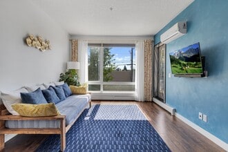 Building Photo - 607 17 Av NW