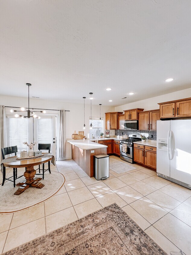 Dining & Kitchen - 3784 W Periwinkle Dr