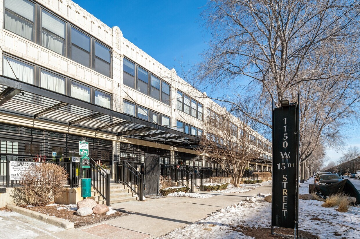 Foto principal - 1150 W 15th St