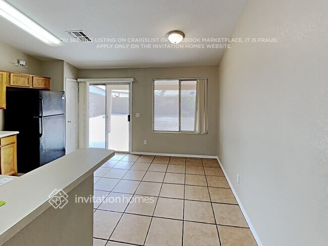 Building Photo - 965 W 15th Ave