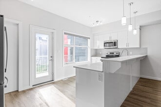 Building Photo - 1631 Hammond Cres NW