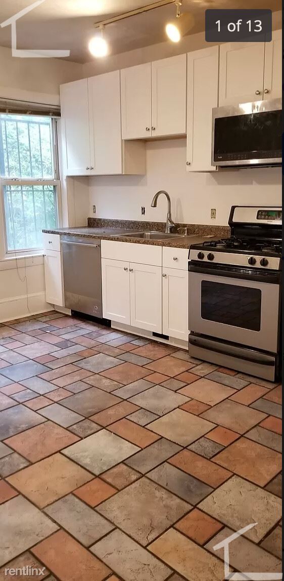 Building Photo - 5 br, 2.5 bath Triplex - 17 Sewall St 8